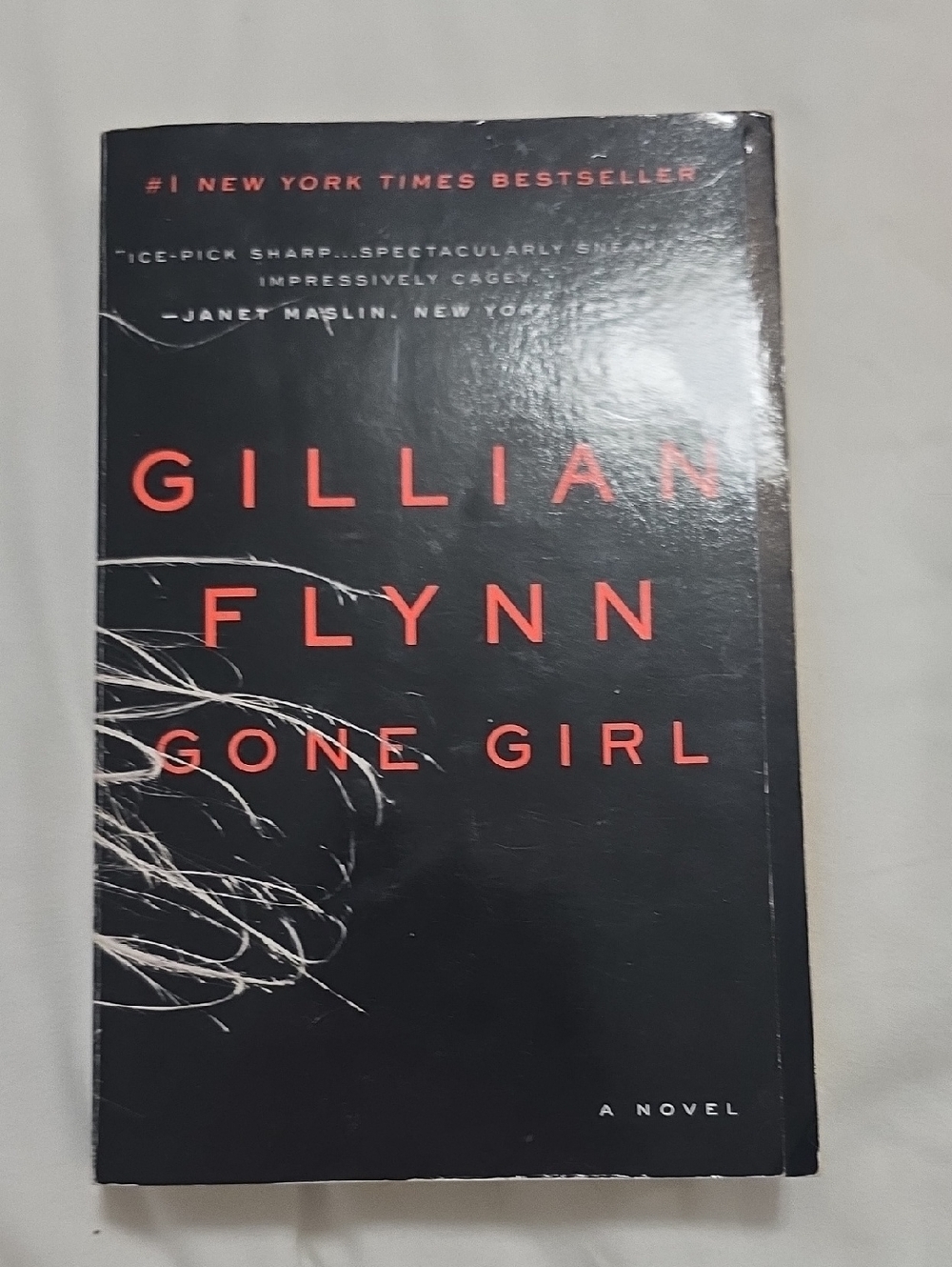 Gillian Flynn Gone Girl Paperback - Black with Red Text